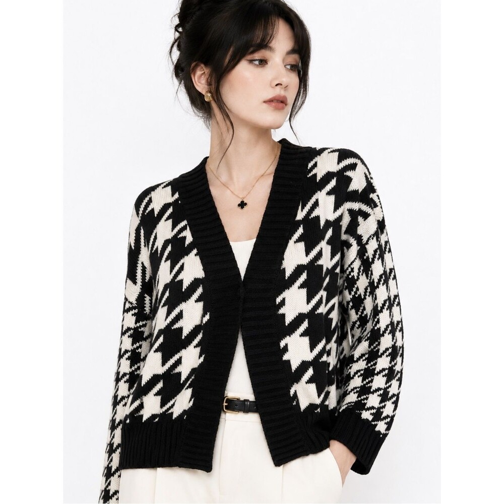 Black & White Houndstooth Cardigan | Old Money Vibes | Size Medium